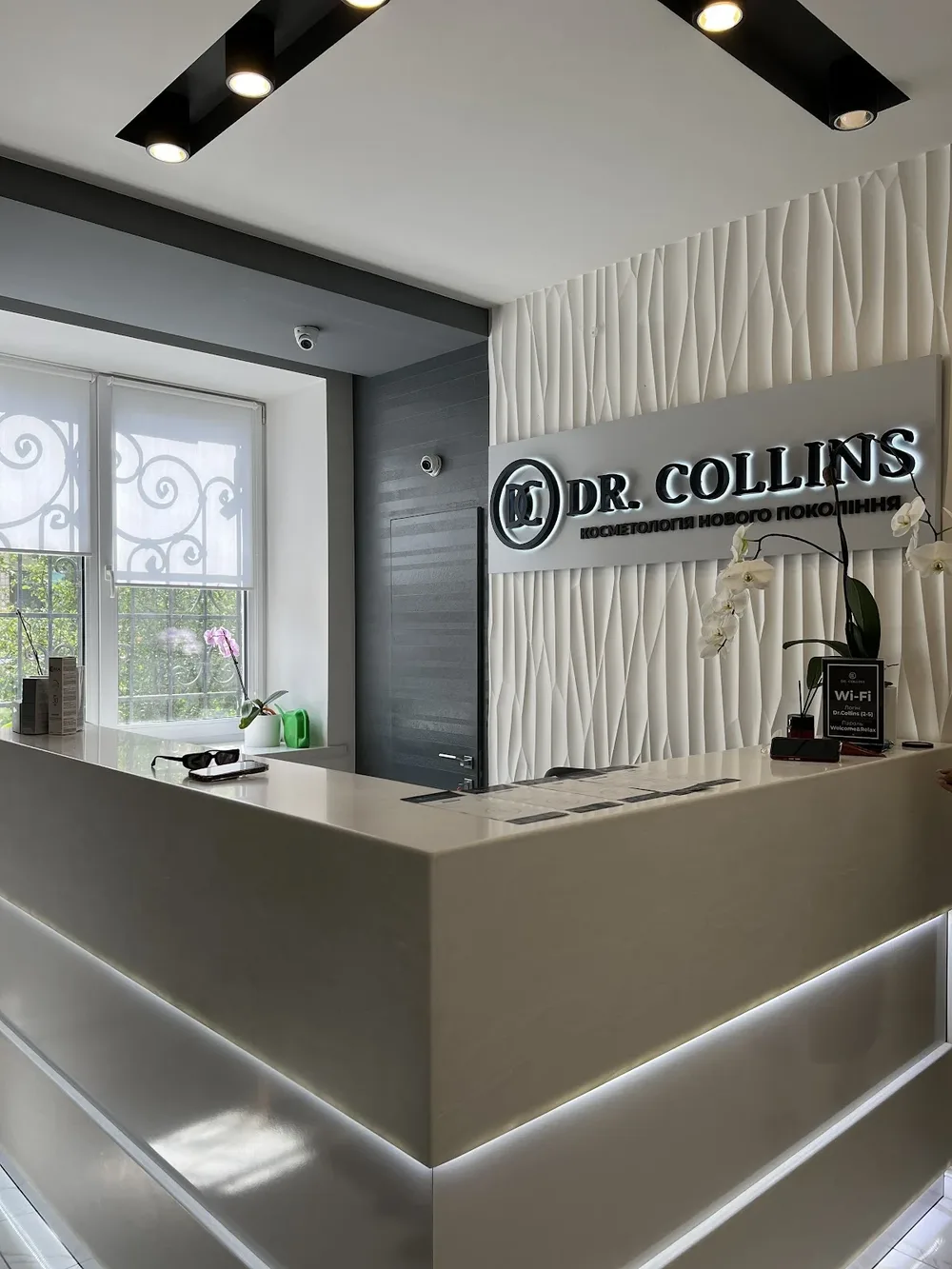 Dr.Collins - клініка естетичної медицини, видалення татуювань та перманентного макіяжу