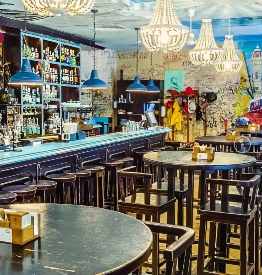 EscoBar. Cuban restaurante y Escondido bar