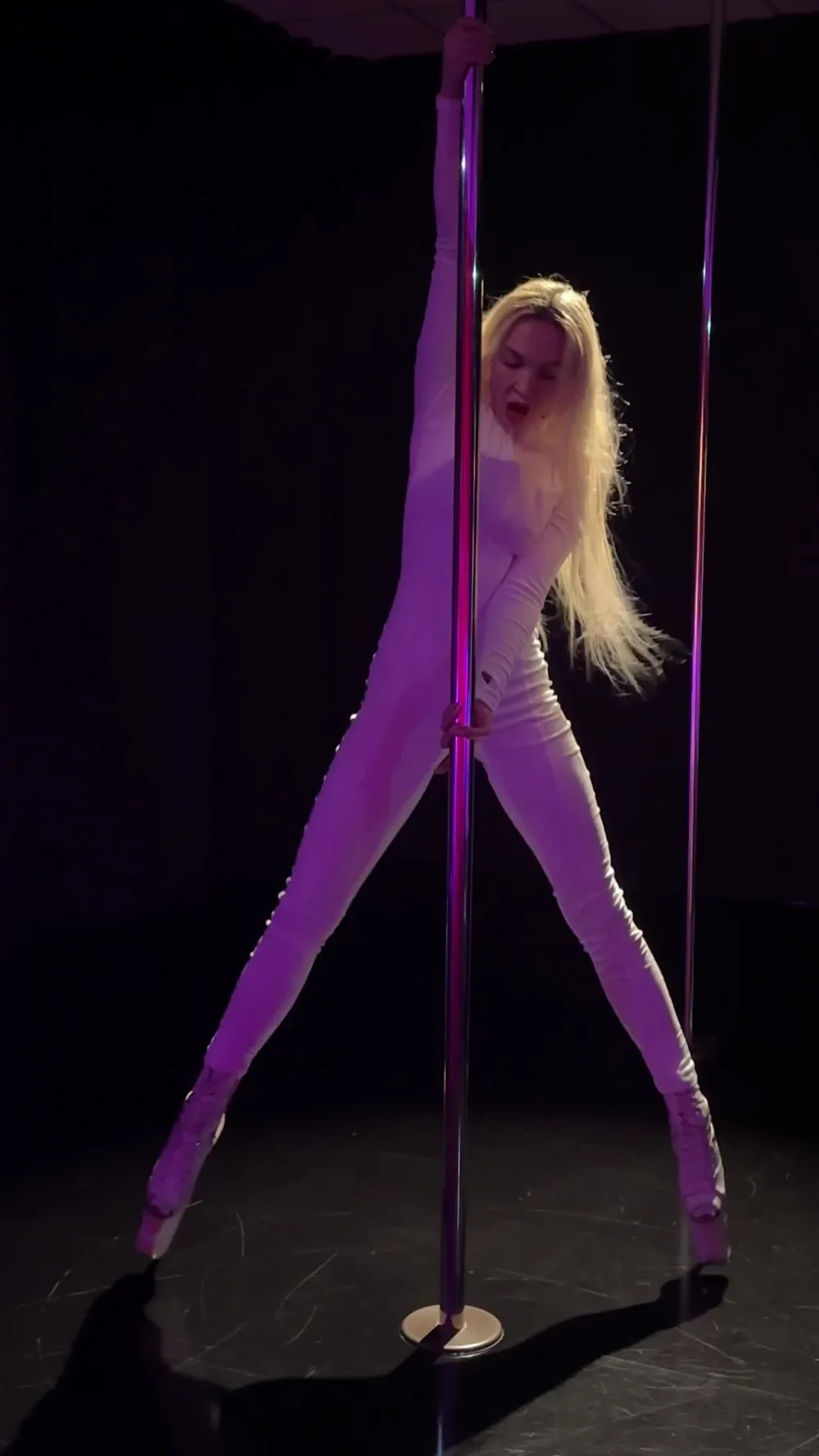 Pole Dance студія Dark Side. Танці на пілоні, полденс, Pole kids, Exotic, стретчинг позняки, танцы пол денс, розтяжка